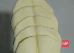 Flower Bread Recipe Illustration 4