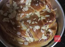 Purple Sweet Potato Hands Illustration of how to tear bread apart 23