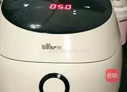 Illustration of how to make rice cooker bread 22