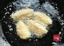 Illustration of how to make fried eggs with bread crumbs 6