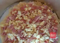 Illustration of how to make bacon cheese hand-pulled bread 11