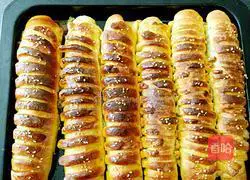 Caterpillar Bean Paste Bread Illustration 7