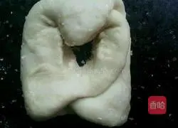 Illustration of how to make coconut milk leaf bread 9