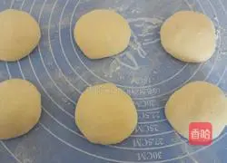 Illustration of how to make bean paste bread flowers 8