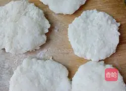 Illustration of how to make bread crumb rice balls 2
