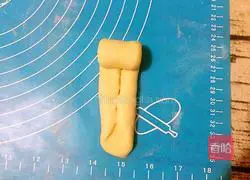 Illustration of how to make classic buns 12