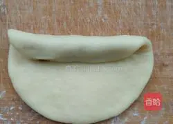 Illustration of how to make jujube garland bread 8