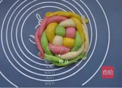 Illustration of how to make colorful hydrangea bread 12