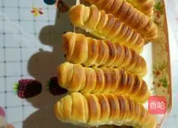 Illustration of how to make caterpillar bread 9