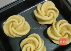 Illustration of how to make flowery bread 6