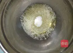 Illustration of how to make red yeast powder cream cake roll 7