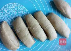 Illustration of how to make rye flour European bread 6