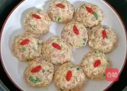 Illustration of how to make millet steamed meatballs 9