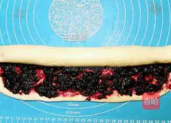 How to make blueberry jam bread rolls Illustration 7