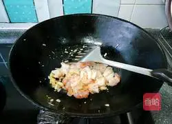 Illustration of how to make stir-fried shrimp and rapeseed 5