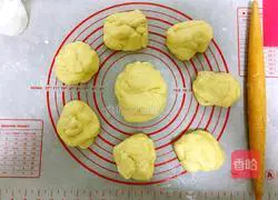 Illustration of how to make meat floss bread 5