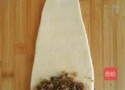 Illustration of how to make meat floss croissants 9