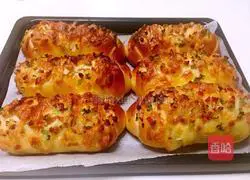 Illustration of how to make ham and cheese bread 17