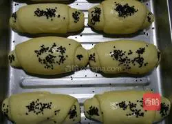 Illustration of how to make croissants 12