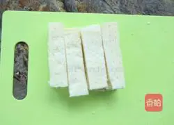 Irresistibly fragrant and crispy—Illustration of how to make golden bread sticks 4