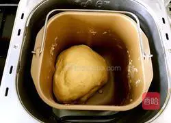 Illustration of how to make cranberry coconut hand-shredded bread 4