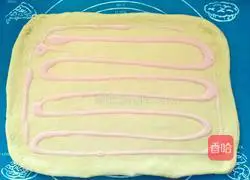 Illustration of how to make yogurt cranberry shredded bags 6