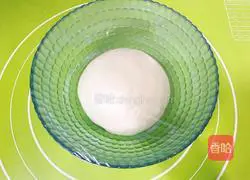 Illustration of how to make garlic salty bread 3