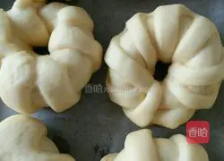 Illustration of making jujube garland bread 13