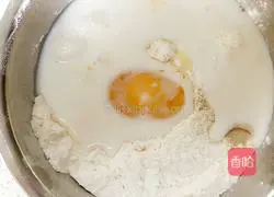 Illustration of how to make caterpillar bread 2