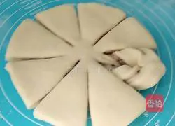 Illustration of making flower-shaped bean paste bread 14