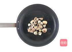 Illustration of how to cook chicken braised in Lyon white wine 3