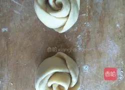 Illustration of how to make rose bread 15