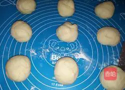 Illustration of making honey bean sweet bread 4