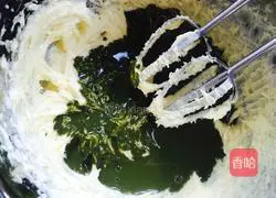 Illustration of how to make matcha mousse 10