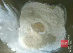 Illustration of how to make Viennese hand-shredded mille-feuille bread 3