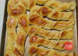 Illustration of how to make coconut bread sticks 13