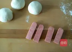 Illustration of making sausage bread 6