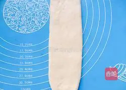 Illustration of making honey bean wreath bread 6