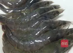 Illustration of how to make breaded fried shrimps 1