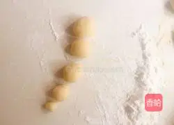 Illustration of how to make potato fat foot bread 10