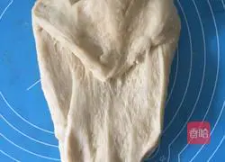 Illustration of how to make caterpillar bread 3