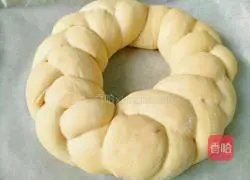  Illustration of how to make garland bread 11