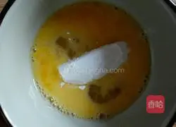 Illustration of how to make fried eggs with bread crumbs 4
