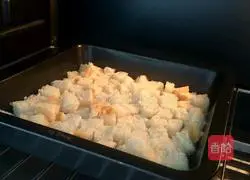 Illustration of making homemade bread crumbs 2