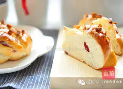 Illustration of how to make braided bread 3