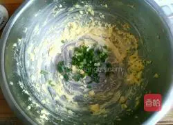 Illustration of how to make chive bread 10