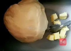 Illustration of how to make meat floss rolls 3