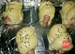 Illustration of how to make black pepper ham sausage bread 12