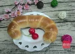 Illustration of how to make croissants 12