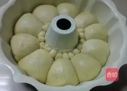 Illustration of how to make Totoro bread with light cream 10